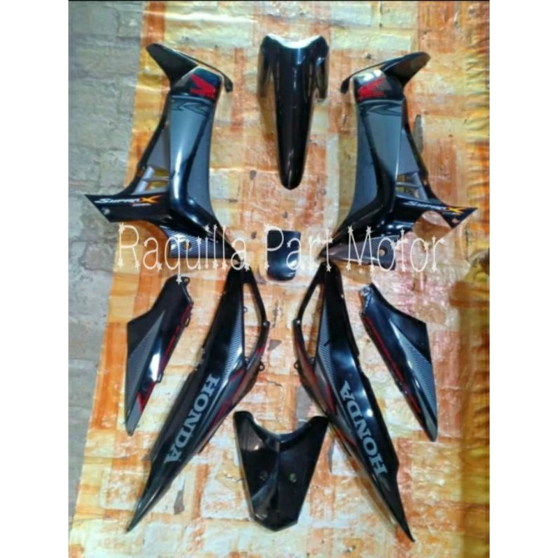 Cover Bodi Belakang Sayap Kanan Kiri Honda Supra X 125 R Supra X 125 New Batman Plus Panel Dasi Depa