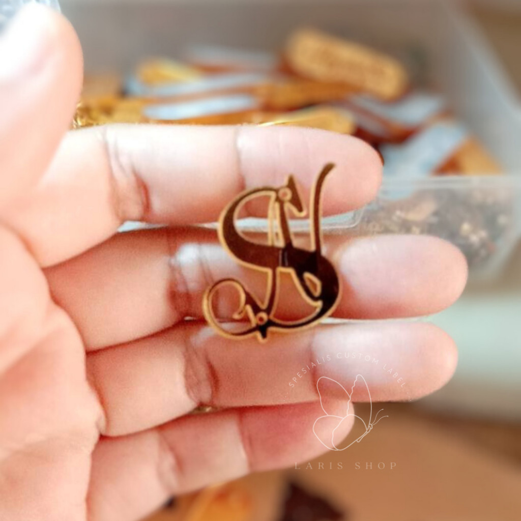 

Custom Label Akrilik - Label Hijab Inisial Nama Brand Usaha Logo Brand lABEL Gamis Baju