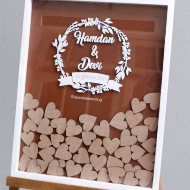 frame custom tulisan + hati kayu