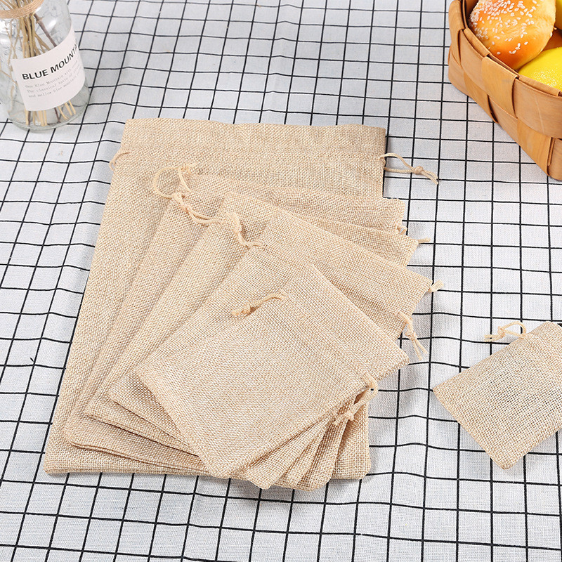 

100pcs Vintage Natural Jute Burlap Gift Bags Christmas Halloween New Year Candy Bags Wedding Baby Shower Party Packaging Bags