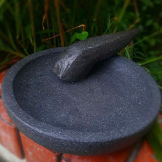 Cobek Batu Asli 20 22cm free ulekan batu asli COBEK BULAT BATU KALI  SENOWO BONUS  ULEKAN