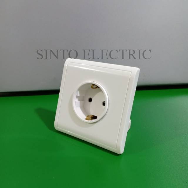 SCHNEIDER Pieno Putih Stop Kontak Outlet Socket Pieno Putih