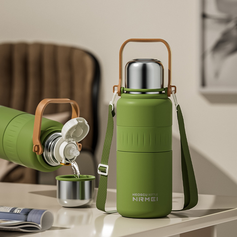 

Stainless Steel Thermos Bottle Outdoor Portable Thermal Water Bottle with Carry Sleeve Large Capacity Vacuum Insulated Bottles