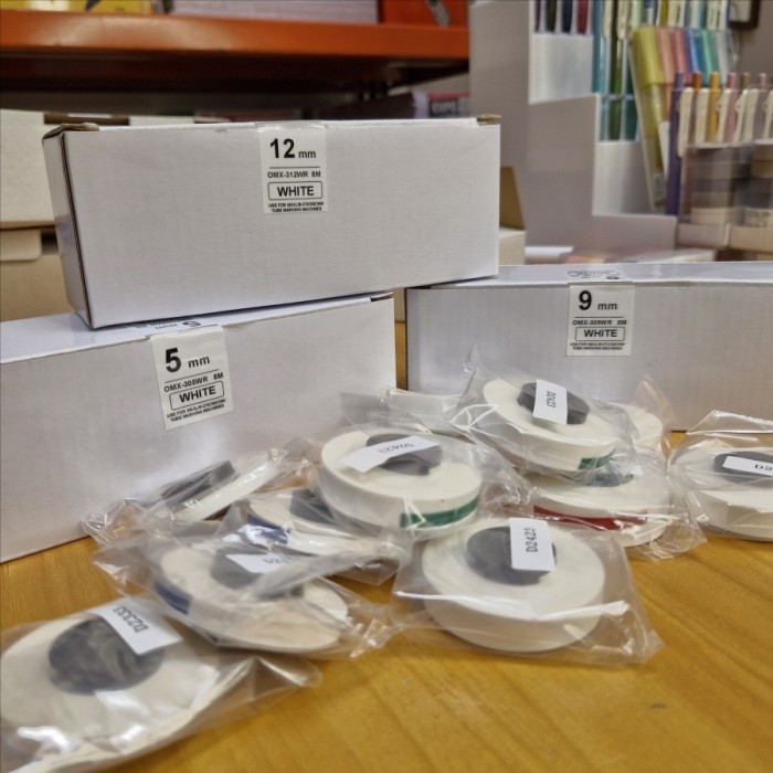 

Refill Label CATRIDGE Max Letatwin White Tape PITA STIKER PUTIH LM370 LM380 LM390 LM550 Cartridge Ukuran 9mm 9 mm