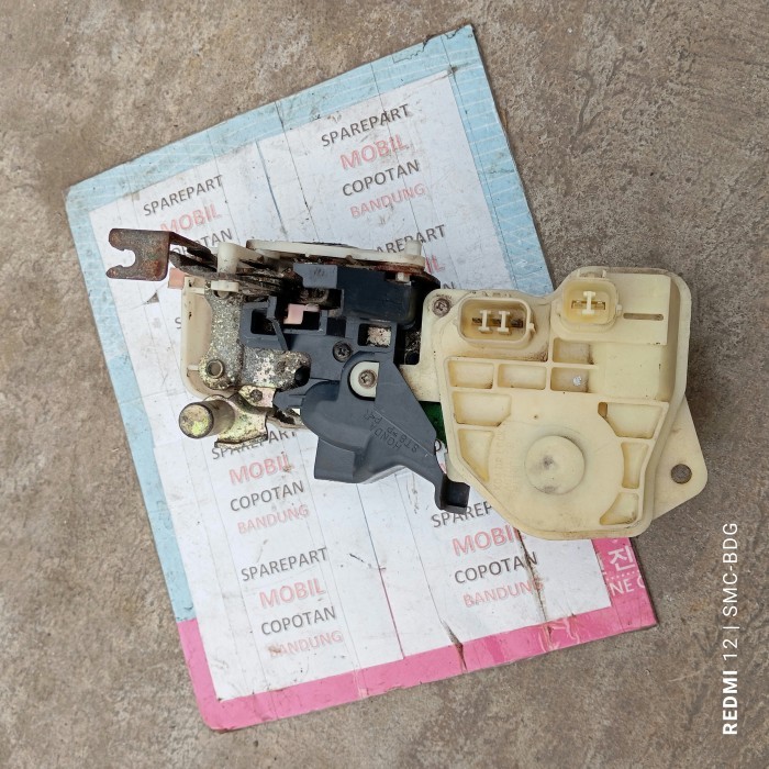 

Doorlock plus actuator pintu belakang kanan Honda Odyssey RA6 original
