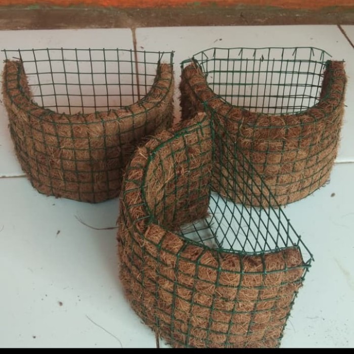 pot tempel sabut kelapa