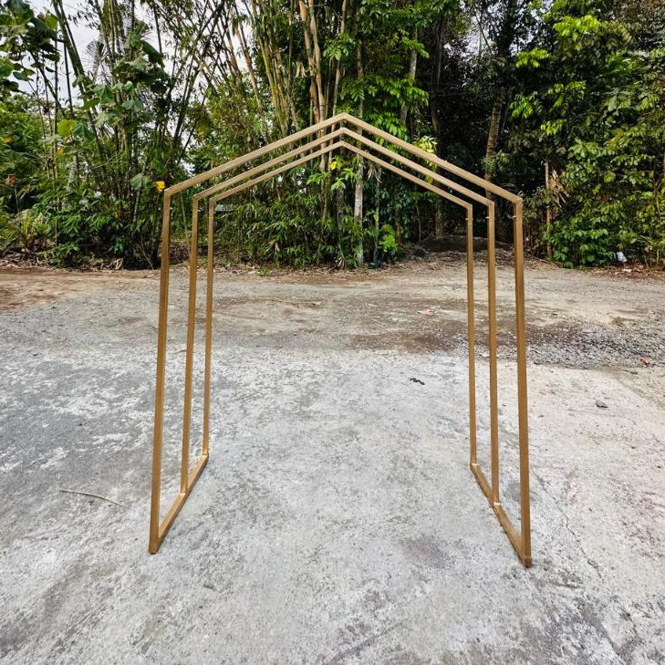 STANDING SEGITIGA GUBUKAN PRASMANAN DEKORASI 04