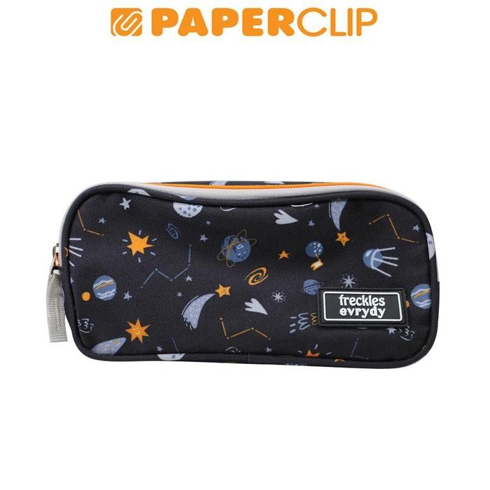 

TEMPAT PENSIL / PEN CASE KAIN FRECKLES - 62157 GALAX BK