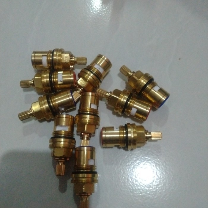 jantung kran toto baru dan original / spindle kran toto