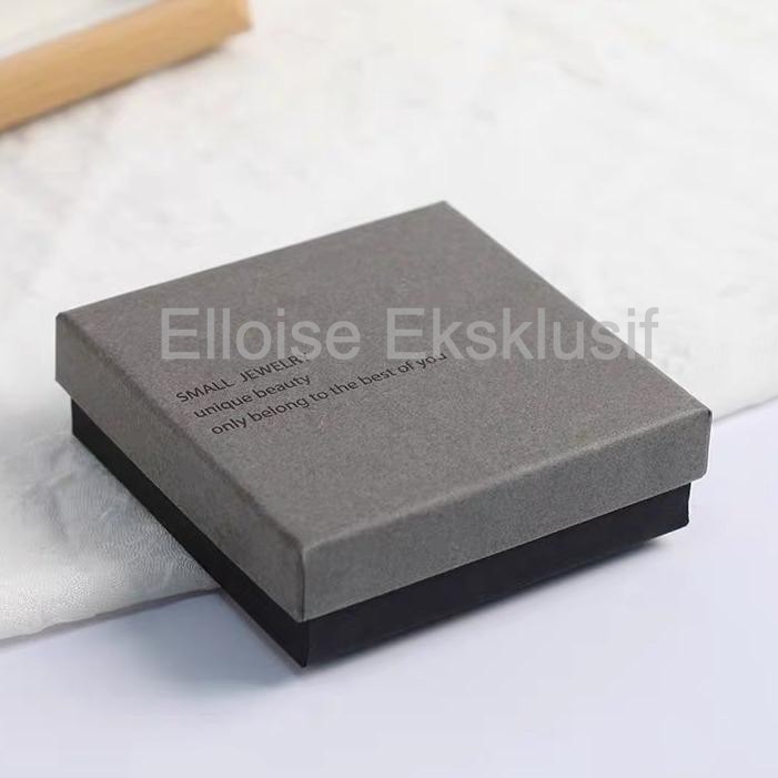 

Elloise Kotak Perhiasan Premium Eksklusif-Abu-abu Hitam Ukuran 7.5*7.5*3.5cm pengepakan hadiah gift box hampers gift 2025