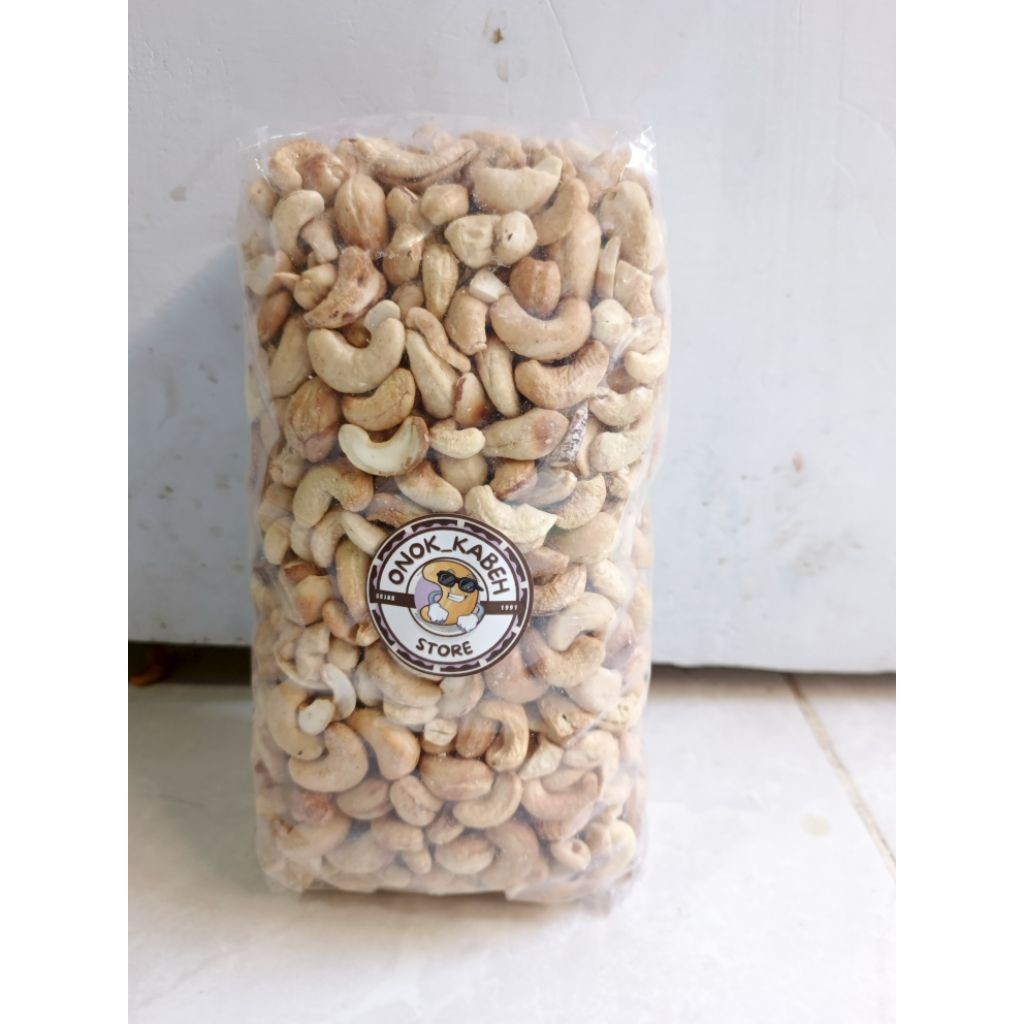 

kacang Mede Impor utuh 1 kg matang gurih