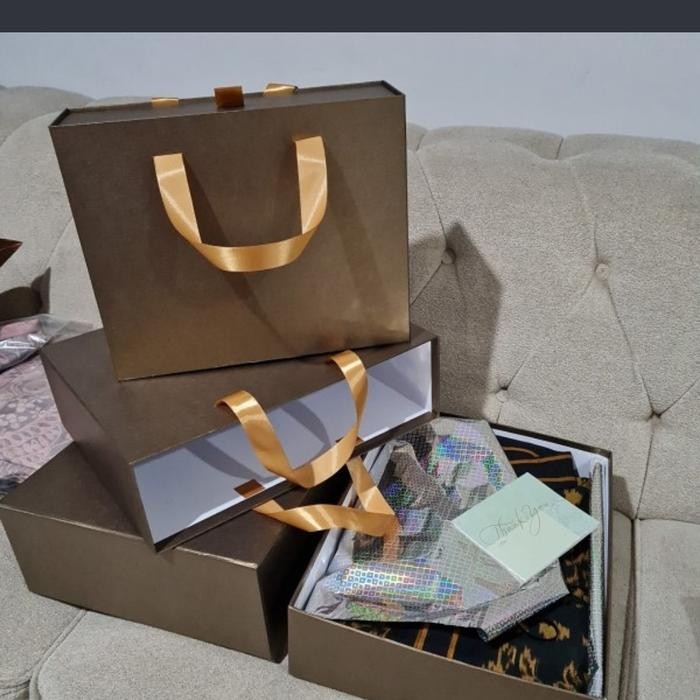 

gift box /kotak kado - Cokelat