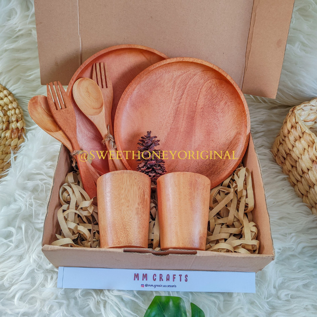 

Hampers Peralatan Makan / Wedding Gift / Hadiah Pernikahan