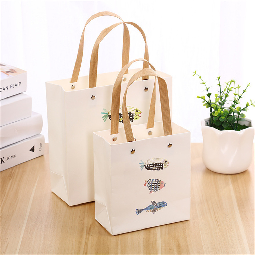 

Birthday Party Packaging Bag Handbag Wedding Festival Supplies Cartoon Small Fish Design Kraft Paper Gift Bag with Handle