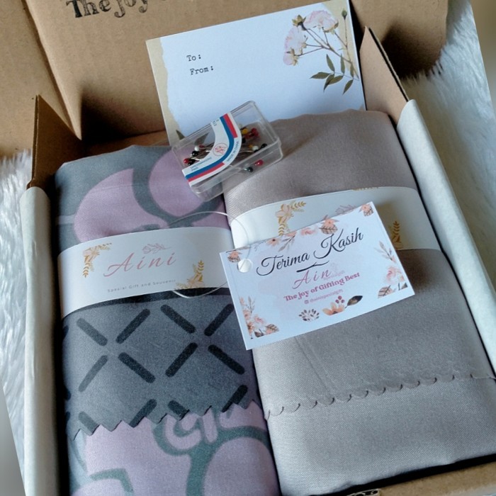 

HAMPERS JILBAB SYARI HADIAH POLOS MOTIF - Motif motif