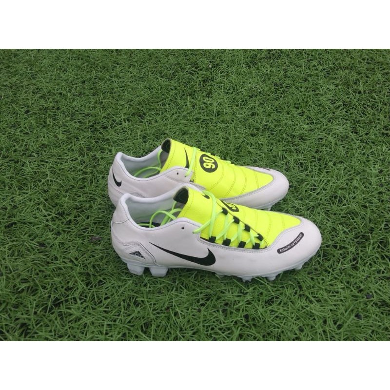 sepatu bola gradeori T90laser 100% kulitasli