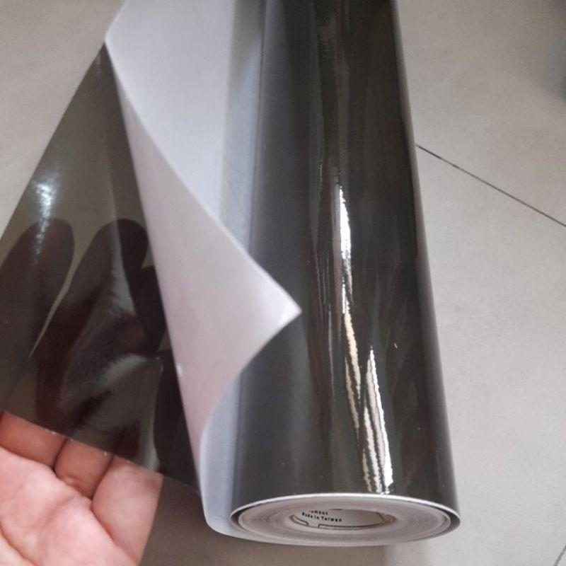 

Stiker Skotlet Hitam Transparan 50cmx45cm Kuatt