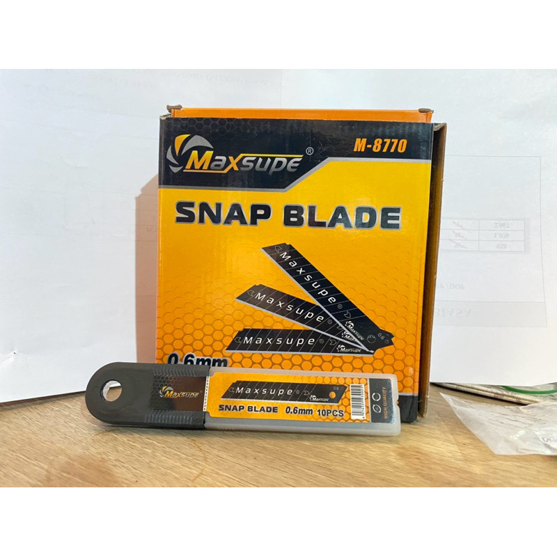 

ISI CUTTER MAXSUPE BLACK SNAP BLADE SUPER TAJAM 0,6mm 1 (KOTAK)