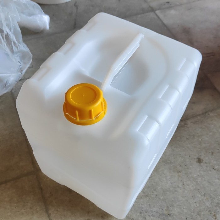 

Jerigen Minyak 18 Liter / Jerrycan Minyak 18 Liter Baru - JMD