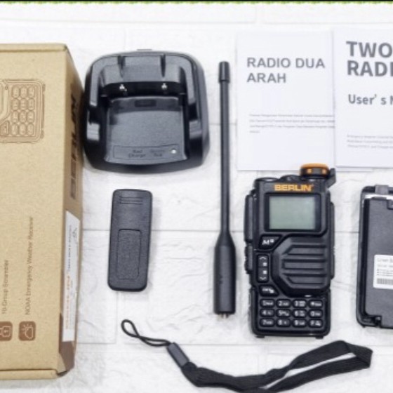 HT BERLIN BL 558 BL558 5 BAND VHF UHF  BERLIN