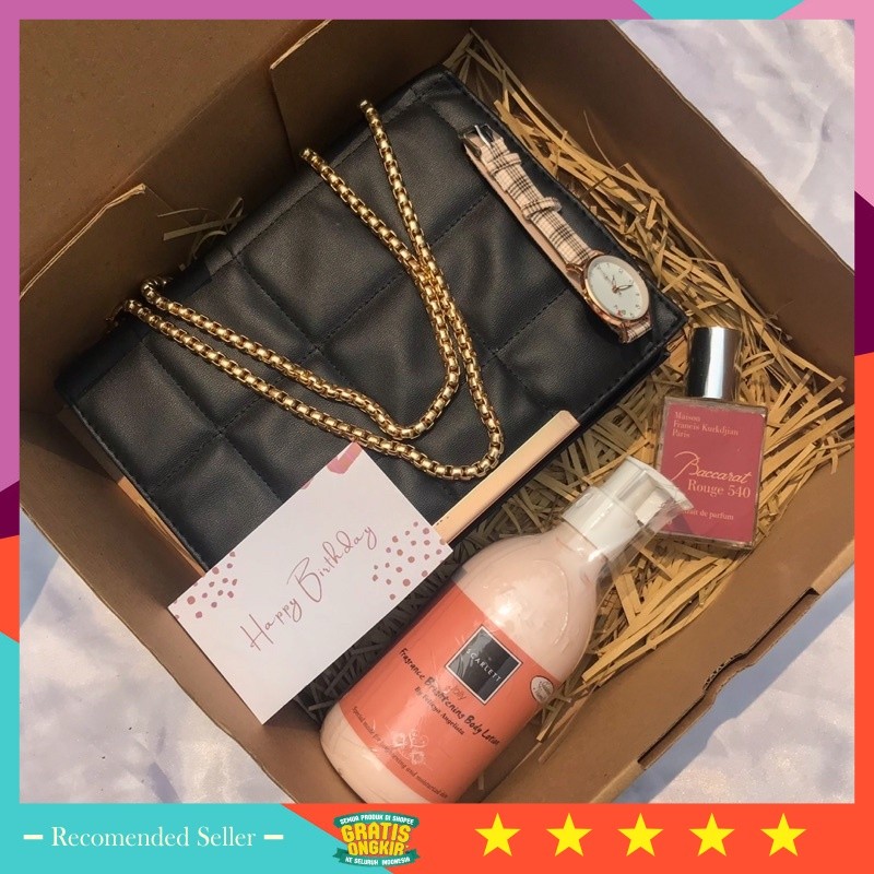 

Hampers kekinian unik viral murah ulangtahun natal tahun baru merry christmas / [KDW084] GIFT BOX SLING BAG MIX SCARLET / KADO CEWEK / KADO PACAR / GRADUATION / ANNIVERSARY / WISUDA / NATAL