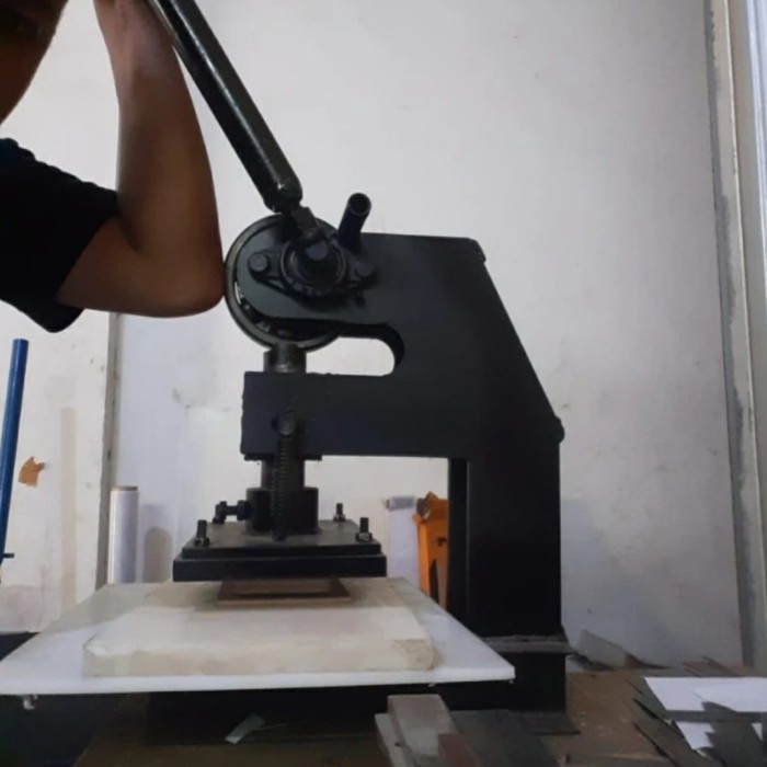 

mesin press pond cutting Pembolong Pencetak Plastik Kertas Kulit