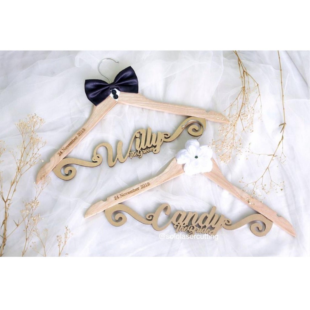 HANGER DECORASI PITA DAN BUNGA HANGER KAYU CUSTOM LOGO Brand/Nama sendiri Desain bebas