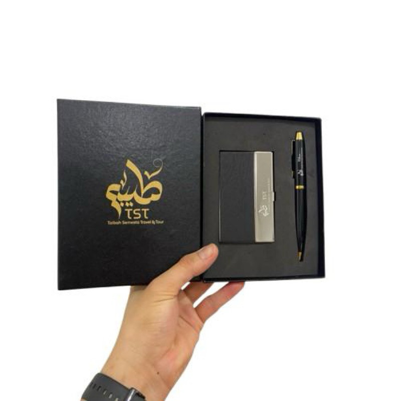 

Free Custom Nama Logo perusahaan | Giftset 2in1 Pena TW dan Namecard N621 Polos N620 Kotak