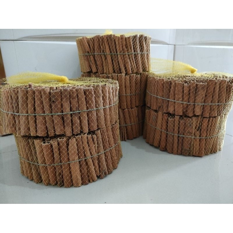 

Kayu Manis Batang Kemasan Jaring 1 Kg Premium 100% Alami Organik Cinnamon Rempah Herbal Jamu Bumbu Bahan Masakan Stick Utuh Asli Kerinci Jambi Kualitas Ekspor Stik 8cm Super Bersih Kering Murah Pilihan Terbaik Grade A