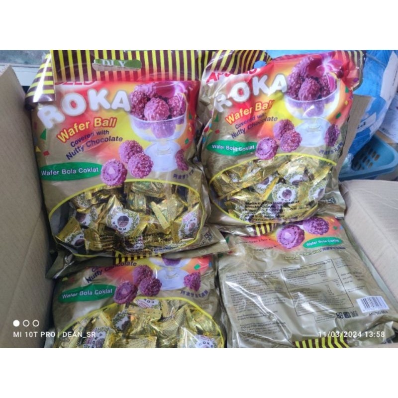 

70 pcs Coklat Wafer Roka Made In Malaysia di Importir Indonesia halal MUI