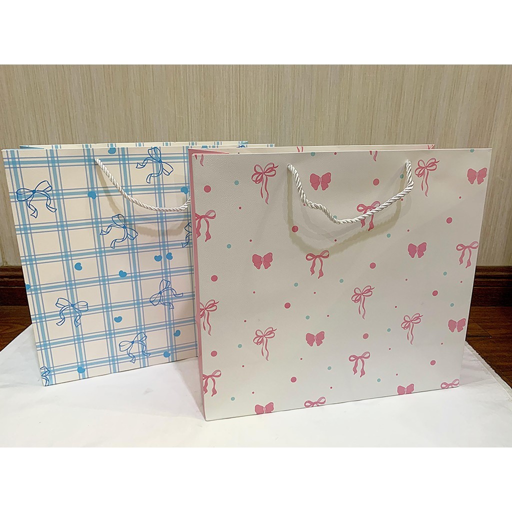 

PAPER BAG IMPOR BESAR MELINTANG PITA LUCU RIBBON GOOD LUCK / PAPER BAG MELINTANG / GOOLDIE BAG