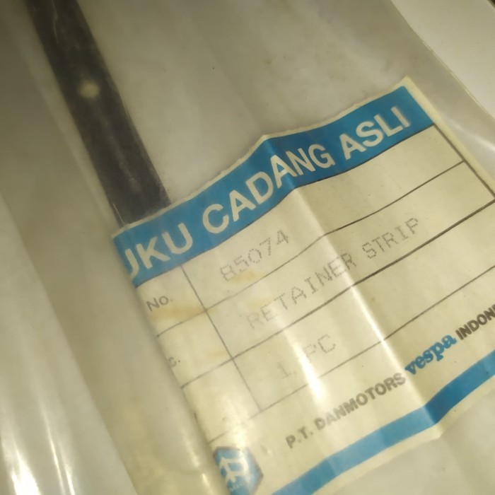 List pedang Vespa Super Sprint Hanya sebelah kanan saja original Nos