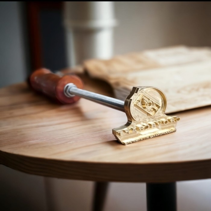 

Stamp Holder Gagang Stainless untuk Plat Logo GROVECRAFT Emboss Stempe