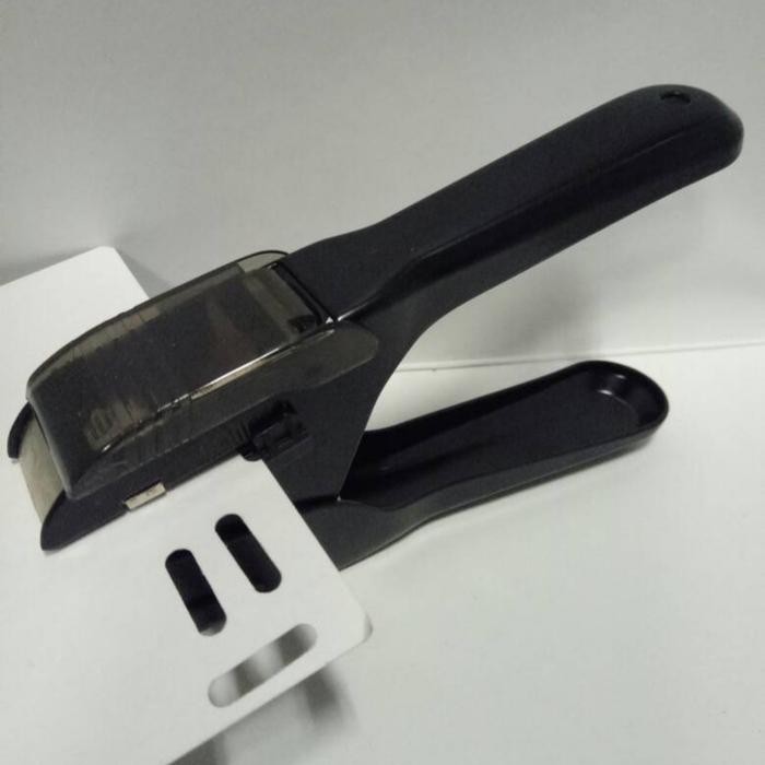 

Pembolong Id card Kotak Kangaro slot punch slp 154 card