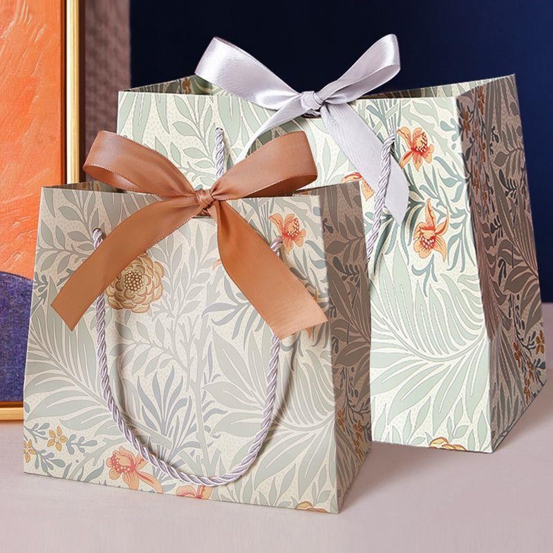 

Variant V-315 - Paperbag - Paper bag - Paperbag Kado - Gift Bag - Premium PaperBag -Kantong Kado - Kantong Souvenir - Tas Kado Premium Souvenir Wedding - Goodie Bag - Paperbag Pita - PaperBag Tas Hadiah - PaperBag Premium Quality - Hadiah Wedding Souvenir