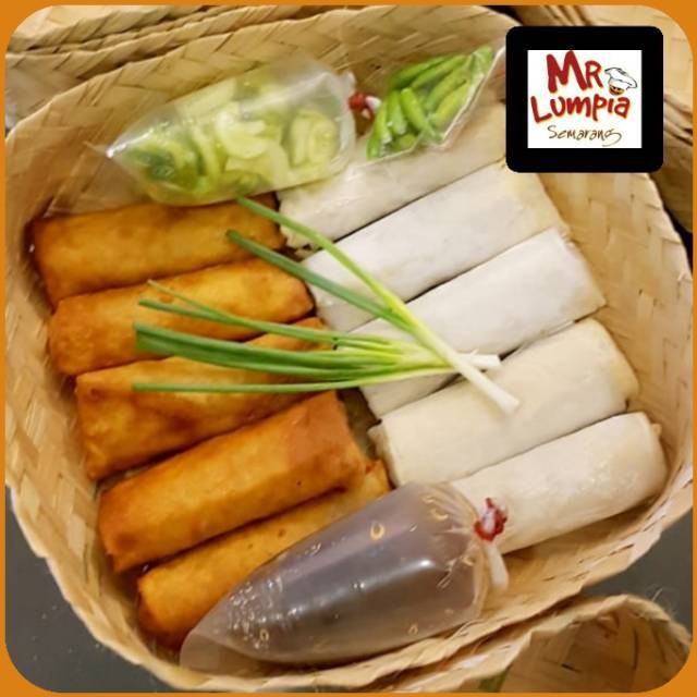 

Lumpia Semarang - uk Besar (Paket Besek isi 10 biji)