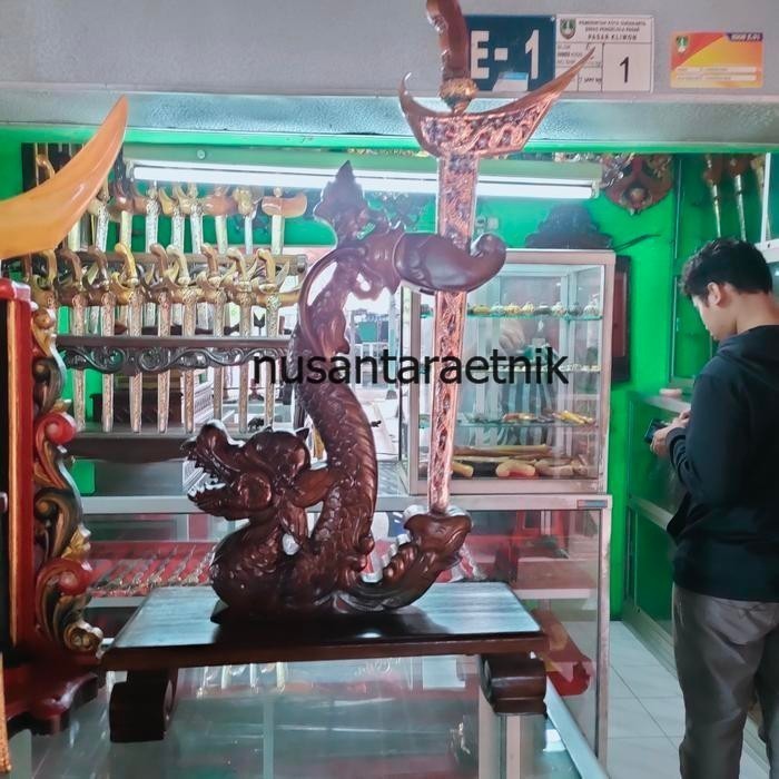 Jagrak Stand Pusaka Ukiran Nogo Sosro Isi 1 Kayu Jati Garap Alusan