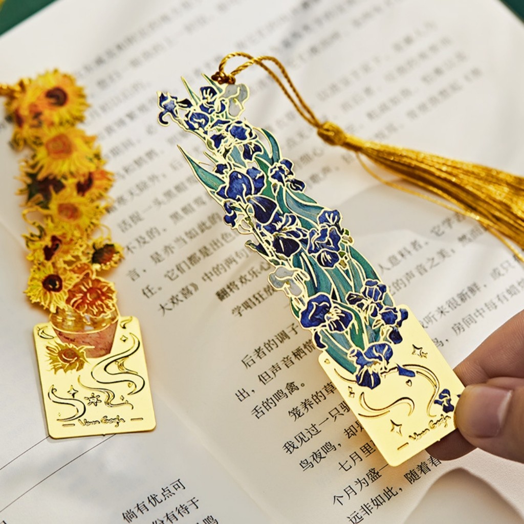 

Retro Oil Painting Metal Bookmark Hollow Book Page Clip Student Reading Mark Book Lovers Aesthetic Gift Souvenir Tassel Pendant