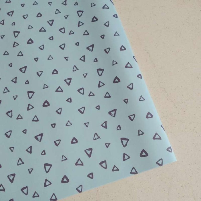 

Kertas Kado Premium Motif Triangle Warna Biru