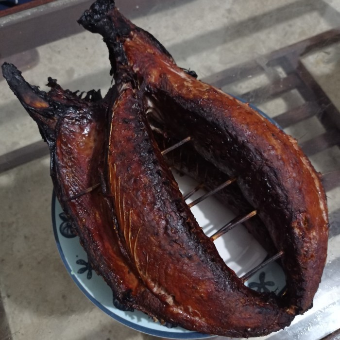 

cakalang asap/fufu JUMBO tanpa kepala tanpa bambu full daging - 950 gram