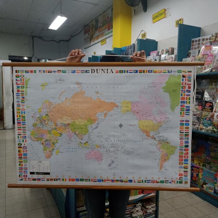 peta bingkai gantung dunia dan bendera negara