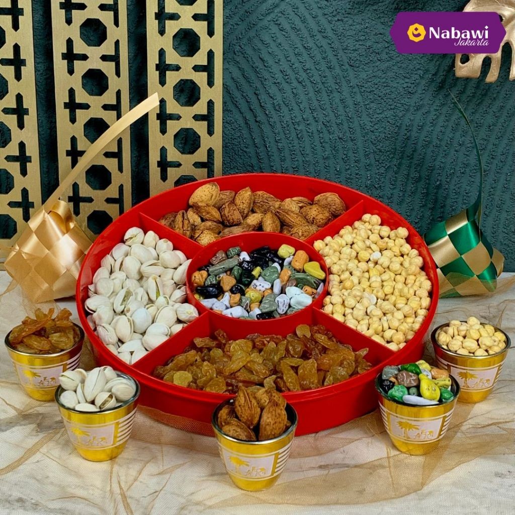 

Paket Hampers Exclusive 5 Sekat Oleh Oleh Haji dan Umroh Premium Makanan Khas Arab Kacang Arab Pistachio Kismis Almond Coklat Kerikil