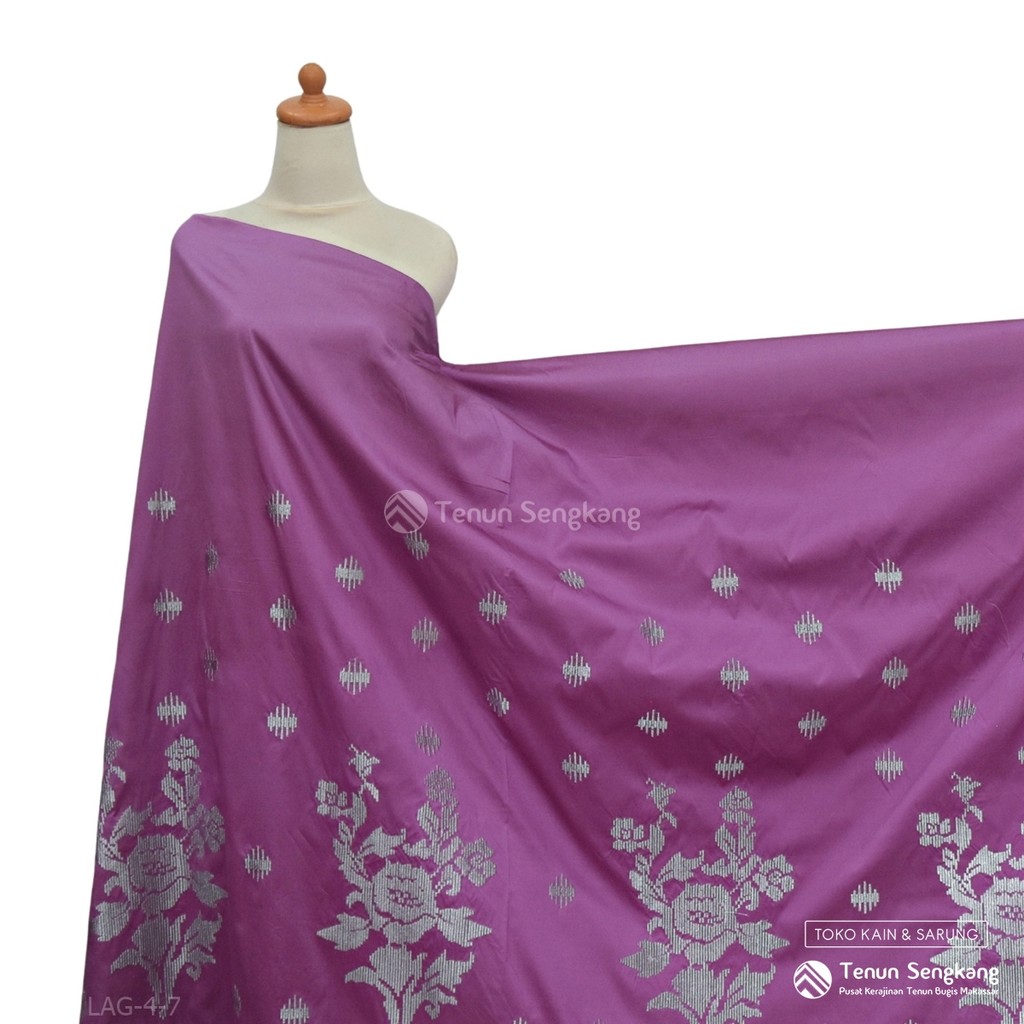 Kain Tenun Sulam Motif Bunga Lagosi Bahan Tafeeta Sutra Bugis Makassar Ungu Silver - Tenun Sengkang 