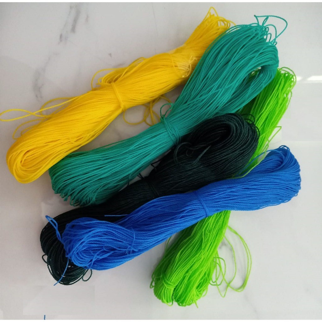 

[ 1 Ikat ] Tali layangan Warna Warni Ukuran 1mm Estimasi panjang 100 meter Merek United