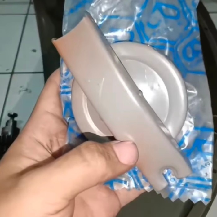 tutup tangki Vespa super sprint PX tua original nos Piaggio cakep