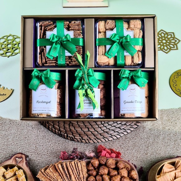 

DISKON Hampers Parcel MISOL cookies Kue Kering isi 5 Toples - Kartu LEBARAN