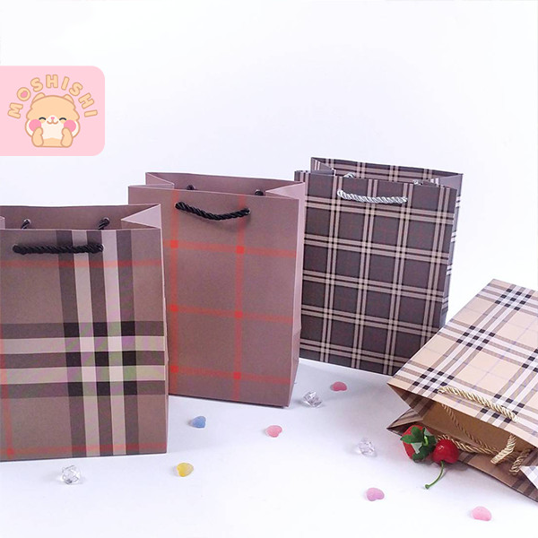 

Paper Bag/Hampers/Tas Kado/Tas Hadiah/Tas Karton/Bungkus Kado/Tas Souvenir Tali Motif Kotak