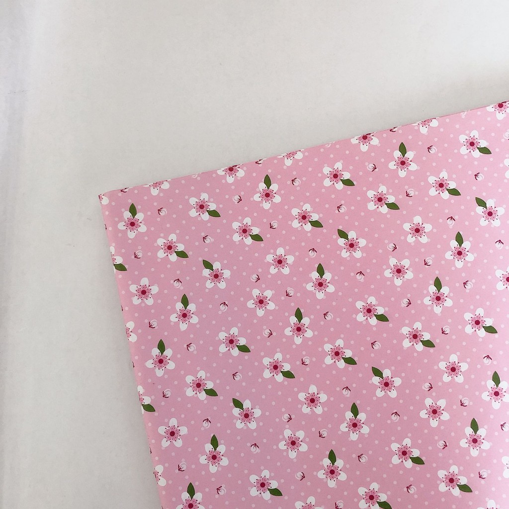 Kertas kado pink motif bunga