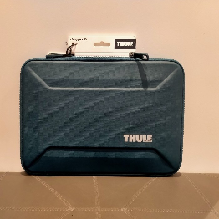 Anggit thule gauntlet sleeve 13 inc macbook pro/air -Black - Biru