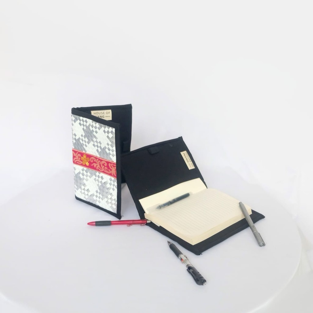 

Book Cover - House Of Inang - Sampul Buku Upcycle Limbah Plastik / Ramah Lingkungan / Recycle